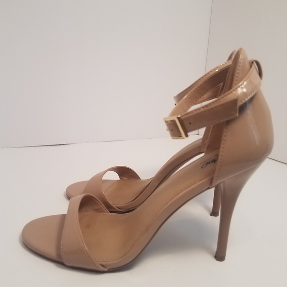 Mossimo 4.25" stilettos, size 9, nude - Picture 2 of 3